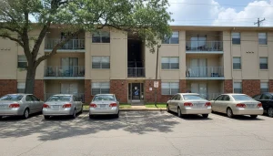 SICK OF OVERPRICED HOUSTON BOXES? SCORE THIS $970 ROOM BEFORE SOMEONE ELSE DOES